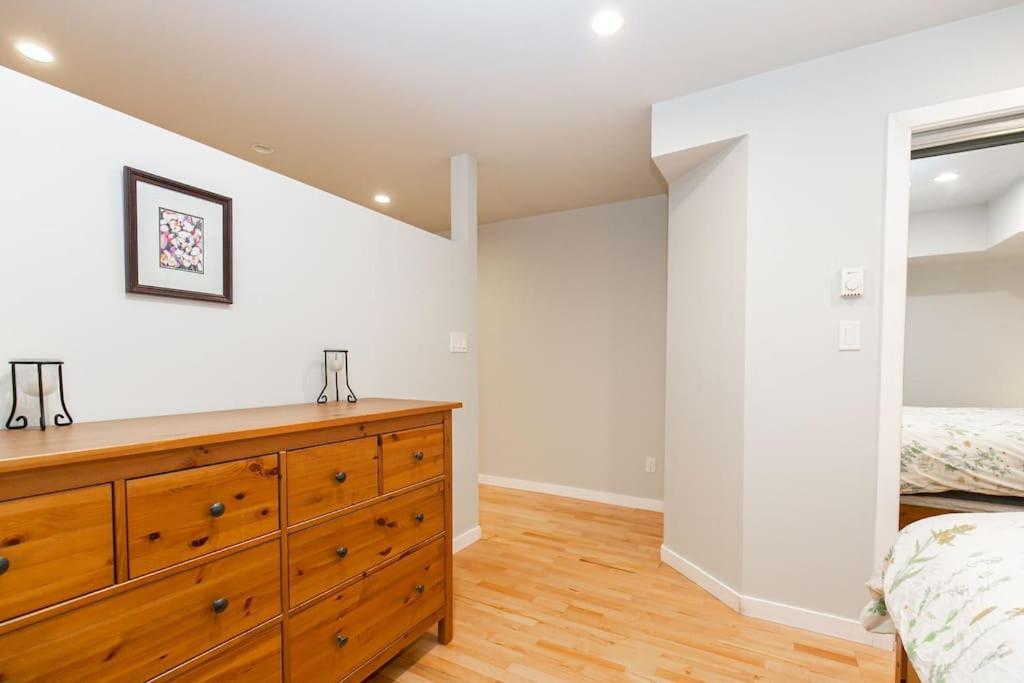 Lovely 1 Bedroom Suite Near Town Victoria Exterior photo